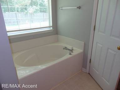 Main picture of 677 Laurel Hill Cir