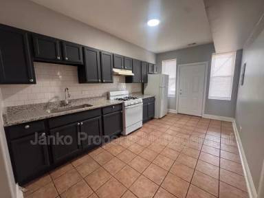 Main picture of 525 N Homan Ave