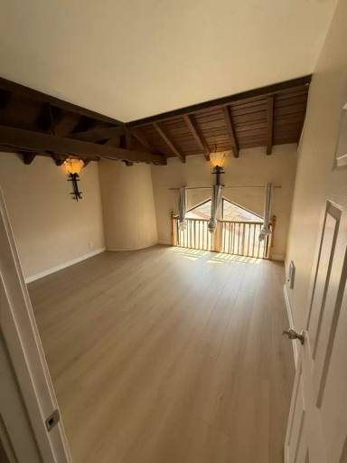 Main picture of 1700 Leroy Ave