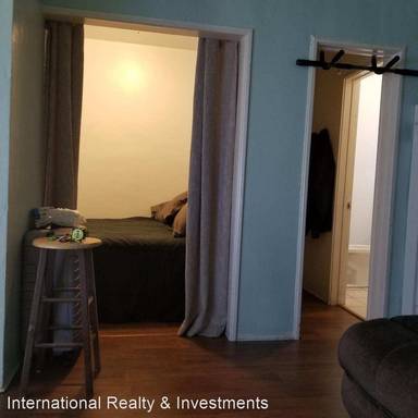 Main picture of 1731 S La Brea Ave