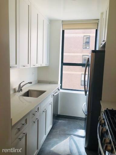 Main picture of 247 W 87th St
