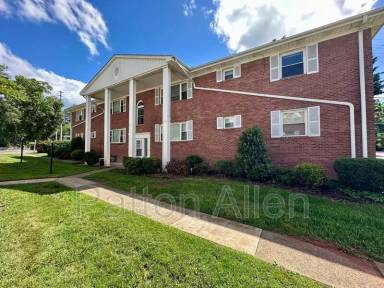 Main picture of 1020 Hendersonville Rd