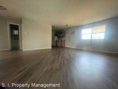 Main picture of 500 N Westridge Dr