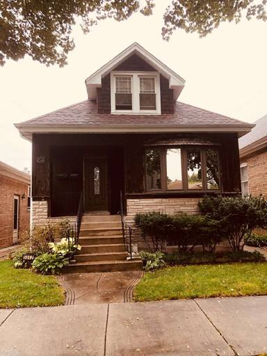 Main picture of 5042 W Winnemac Ave