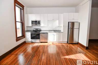 Main picture of 32 W Main St