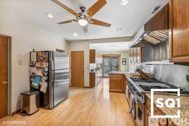 Main picture of 2835 N Southport Ave