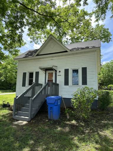 Main picture of 10350 S Elm St