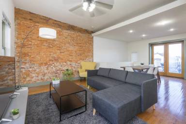 Main picture of 2905 W Girard Ave
