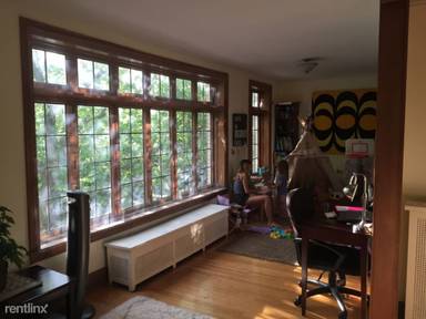 Main picture of 4417 N Ashland Ave