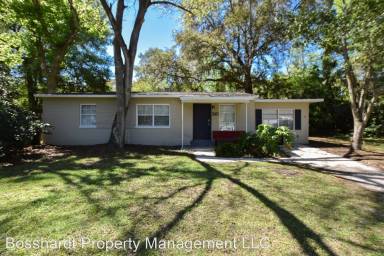 Main picture of 310 NW 34th Dr