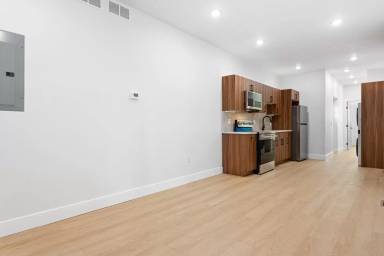 Main picture of 116 E Huntingdon St