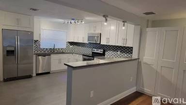 Main picture of 715 Palm Dr