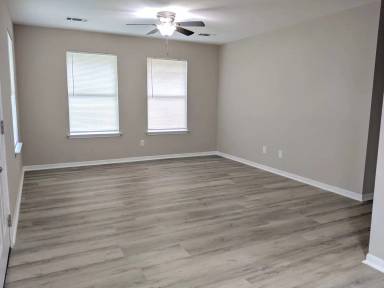Main picture of 1111 Phoenix St
