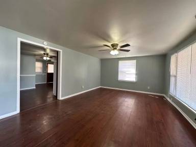 Main picture of 403 W 3rd St