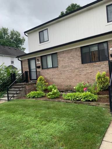 Main picture of 425 W Lincoln Ave