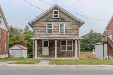 Main picture of 425 E Howard St