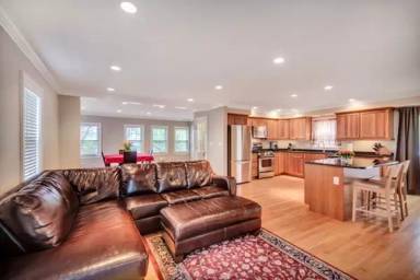 Main picture of 30 Grandview Ave