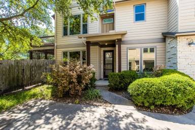 Main picture of 617 Peacock Ln