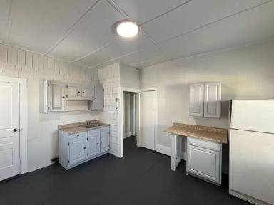 Main picture of 11 Spring St