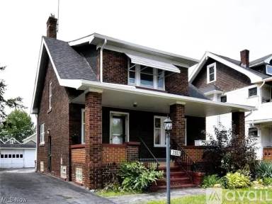 Main picture of 2802 E 128th St