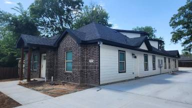 Main picture of 313 Clarence St