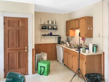 Main picture of 1590 Cambridge St