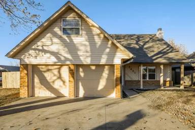 Main picture of 7421 NW 125th St