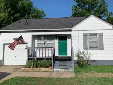 Main picture of 2022 S Johnstone Ave
