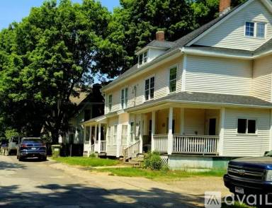 Main picture of 102 School St