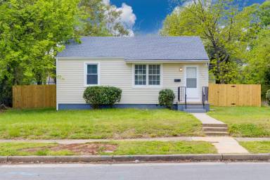 Main picture of 3352 Wellington St