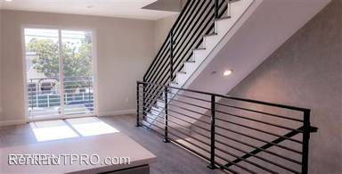 Main picture of 1232 1/2 N Gower St