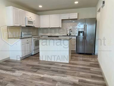 Main picture of 1002 E Rio Grande St