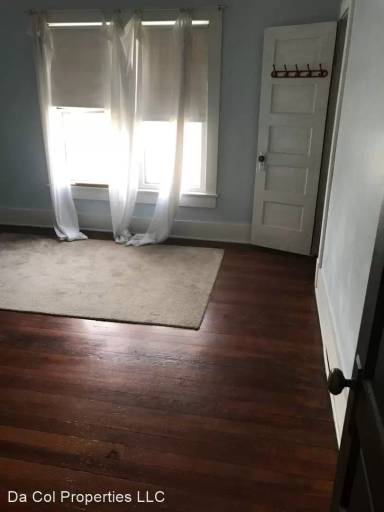 Main picture of 722 Maple Ave