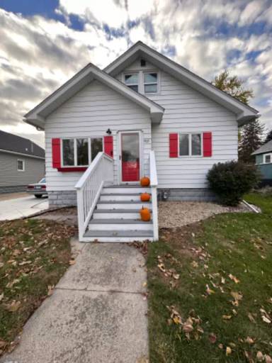 Main picture of 810 S Prairie Ave