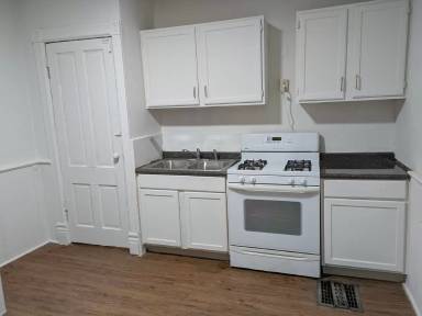 Main picture of 533 E 9th St