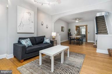 Main picture of 3040 Keswick Rd