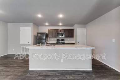 Main picture of 220 N Marietta Way