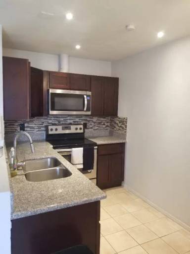 Main picture of 404 W Van Buren Ave