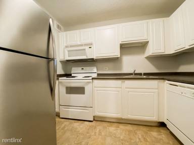 Main picture of 10 E Ontario St Apartments