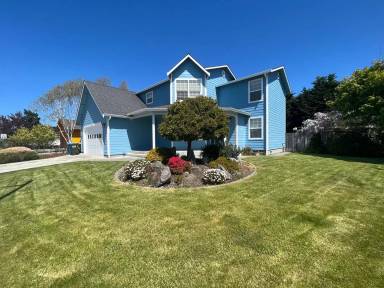 Main picture of 833 Springville Ave