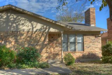 Main picture of 1819 Family Cir