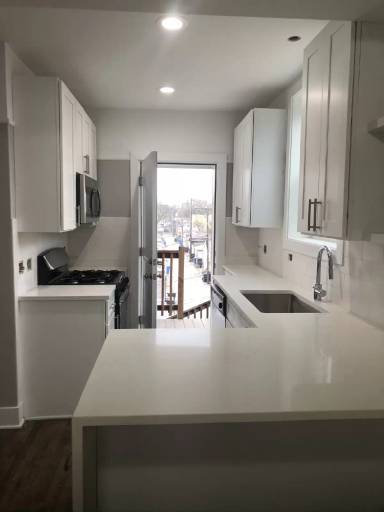 Main picture of 5034 N Washtenaw Ave