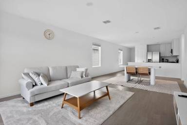 Main picture of 1451 Neria Loop