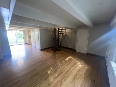 Main picture of 141 Bradley St