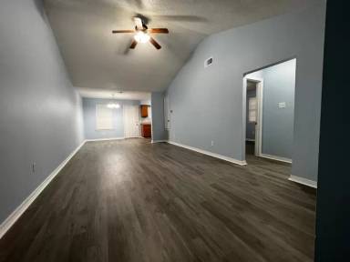 Main picture of 2820 Pakenham Dr