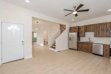 Main picture of 3414 Michigan Ave