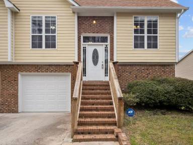 Main picture of 414 Whirlaway Blvd