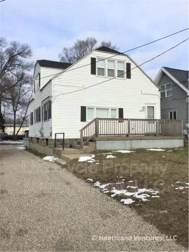 Main picture of 549 32nd St SE
