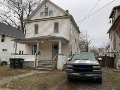 Main picture of 1380 Moore St