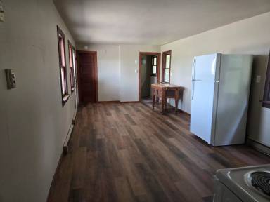 Main picture of 24249 Lincoln Hwy